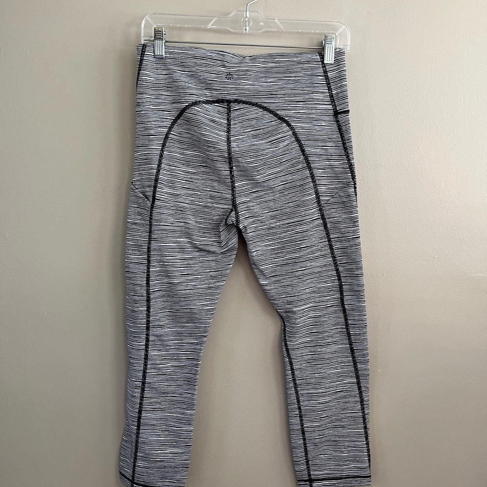 Athleta Ultimate Capri Legging Black White Medium Tall - Picture 3 of 7